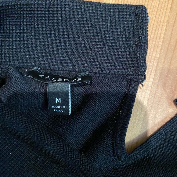 Black blouse, M size. Never wore it, too small. - Picture 2 of 4